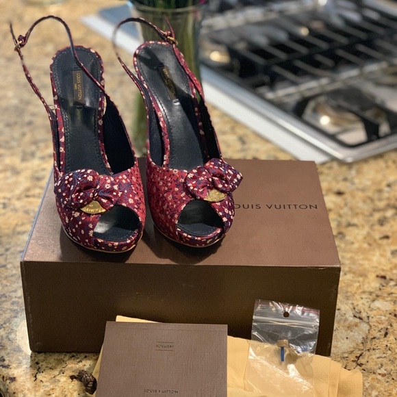 Louis Vuitton Catalina Open Toe Pump - Picture 6 of 7